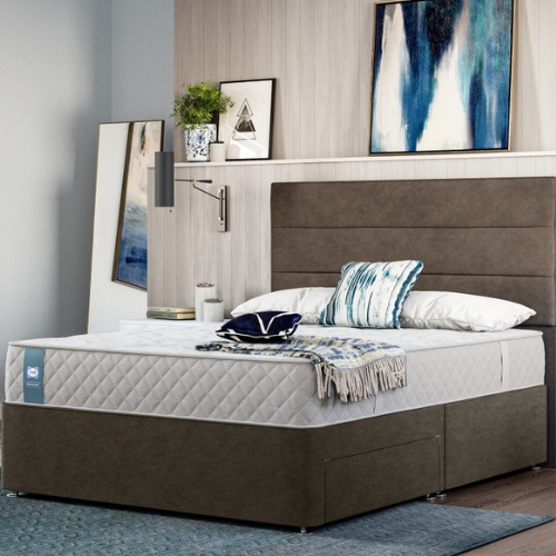 25 On-Trend Ways to Decorate a Small Bedroom