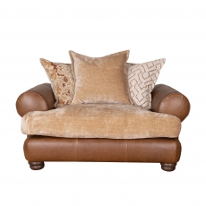 Hardy Love Chair